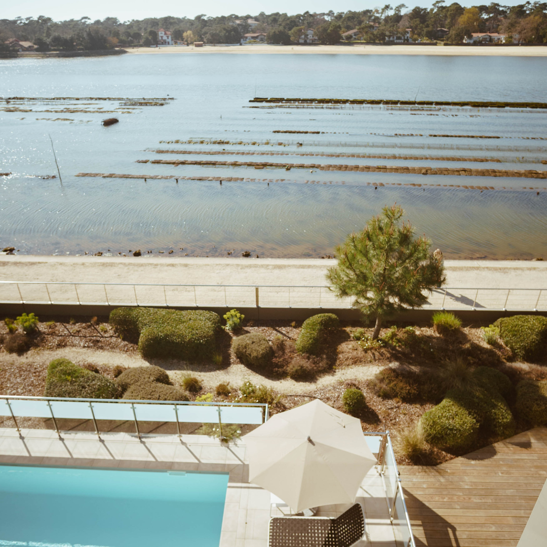 Piscine au bord du lac